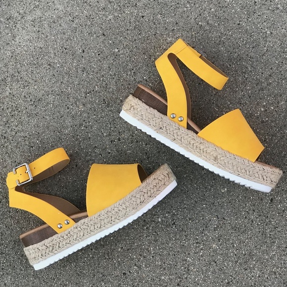 Soda Shoes - Size 6.5 Soda Yellow Espadrille Platform Sandals